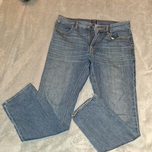 Classic J.Crew Sutton Midweight denim with a modern slim straight cut size 32x30